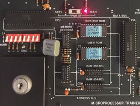 Processing Unit) olarak isimlendirilir. Şekil 2 de blok diyagramda görüldüğü gibi mikroişlemciler tek başlarına kullanılamazlar.