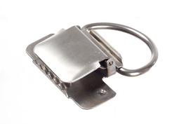 Aksesuar bağlantı noktalarını kullanarak hard case'e monte edilebilir. Soft pack'e takmak için adaptör plaka gerekir.