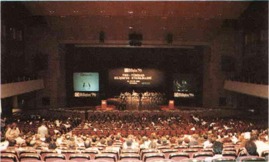 " Bilişim Vadisi'nde yapılan Bilişim'96'nın açılış töreninin ilk konuşmacısı olan Türkiye Bilişim Derneği (TBD) Başkanı Dr.