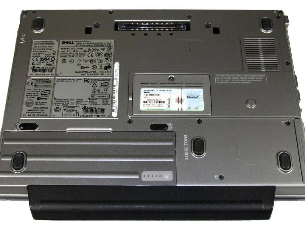 Dell Latitude D630 Ekran Değiştirme Adım 1 Pil Kapatma bilgisayar, herhangi bir güç kaynağından ayırmak ve dizüstü güvenli kapamak onun mandalla kapalı olduğundan