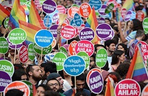 Ankara Valiliği'nden LGBTİ etkinliklerine yasak Ankara Valiliği, kent genelindeki LGBTİ sivil toplum örgütleri tarafından düzenlenen tüm etkinlikleri süresiz olarak yasakladı.