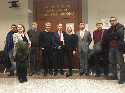 Gazeteci Oğuz Güven'e 3 yıl 1 ay hapis cezası Cumhuriyet Gazetesinin İnternet sitesi Genel Yayın Yönetmeni Oğuz Güven, trafik kazasında hayatını kaybeden Başsavcısı Mustafa Alper'in ölümüyle ilgili