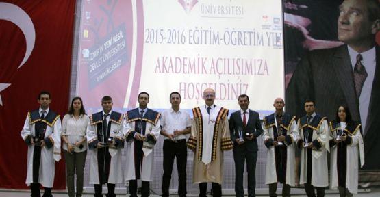 2014 yılının tamamı 2015 yılı Eylül ayına kadar yapmış oldukları akademik çalışmalar kapsamında, " Sosyal Bilimler Alanında Bilimsel Yayın Onur Ödüllerine layık görülen öğretim