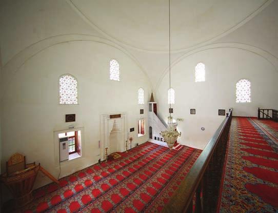 Yapı Tarihinden Cami birçok talihsiz durum yaşadığından dolayı onarımlarla ayakta kalarak günümüze kadar ulaşmıştır. Asıl adı Mahmut Paşa Camii dir.