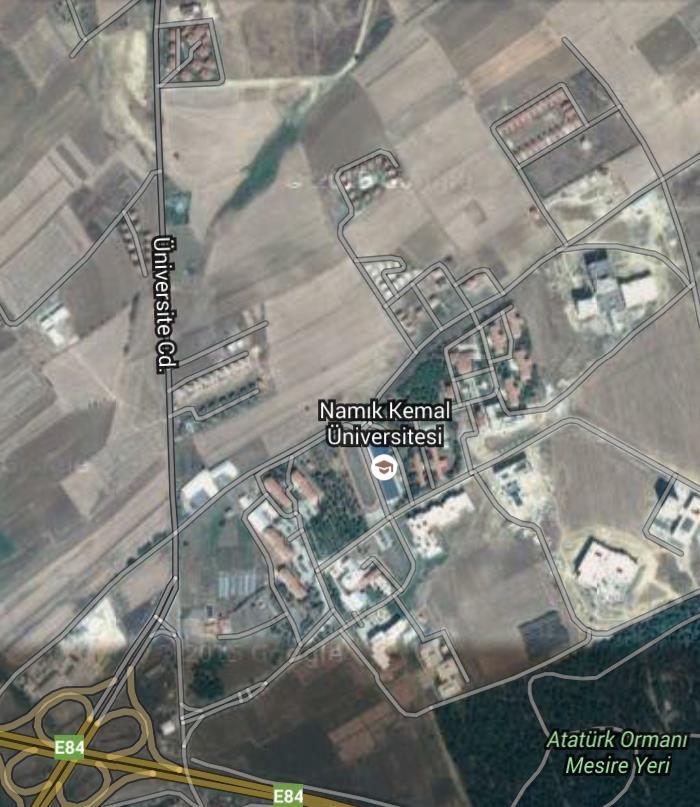 3.1.2.Toprak Materyalleri Denemede Namık Kemal Üniversitesi Ziraat Fakültesi kampüsünden alınan arazi toprağı kullanılmıştır. Deneme toprağının alınan araziye ait uydu görüntüsü Şekil 3.
