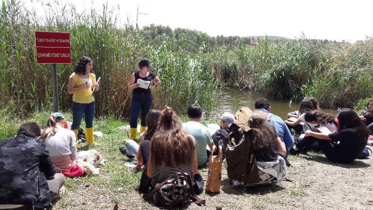 sınıf öğrencilerimiz 22 Mayıs Salı günü Fen Bilimleri dersi İnsan ve Çevre İlişkileri ünitesi kapsamında Eymir Gölü nde arazi çalışması yaptılar.