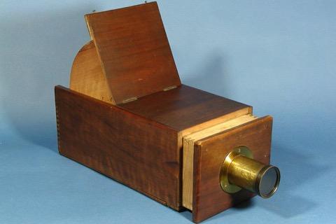 FOTOĞRAF MAKİNESİ ÇEŞİTLERİ İğne deliği fotoğraf makineleri Bu fotoğraf makineleri ilk olarak kullanılan fotoğraf makineleri olup bir kara
