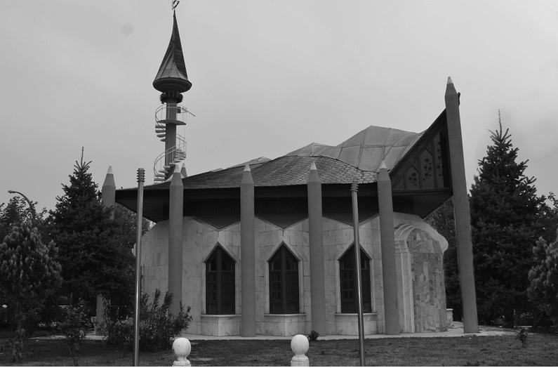 Çalışmamızda bu gruba giren camiiler Kınalı Ada Camii, Ankara