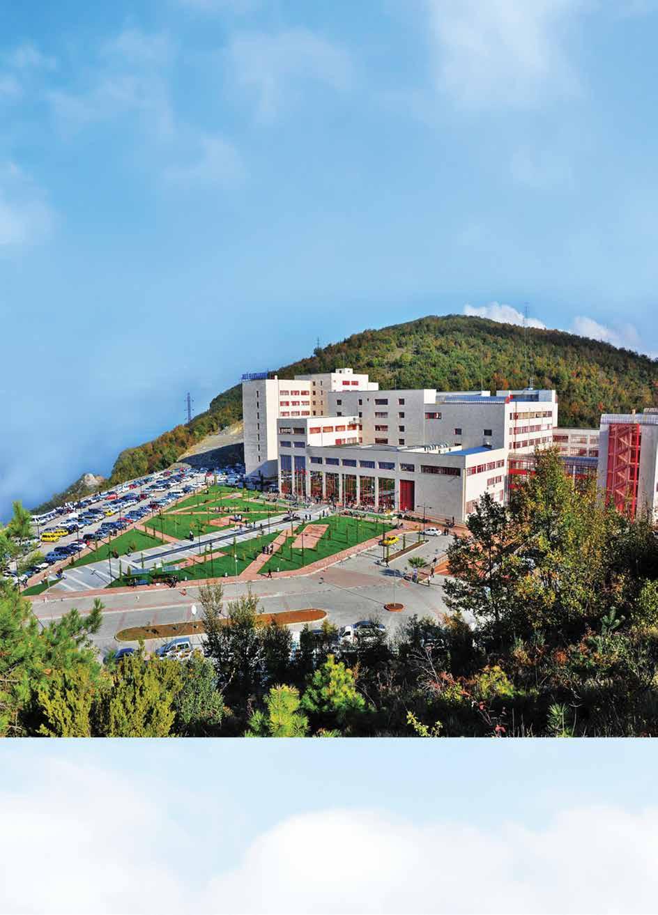 Bülent Ecevit Üniversitesi, 13 fakülte, 3 enstitü, 5 yüksekokul, 7 meslek yüksekokulu, 1 devlet konservatuvarı ve 30 araştırma merkezinden oluşan devlet üniversitesidir.