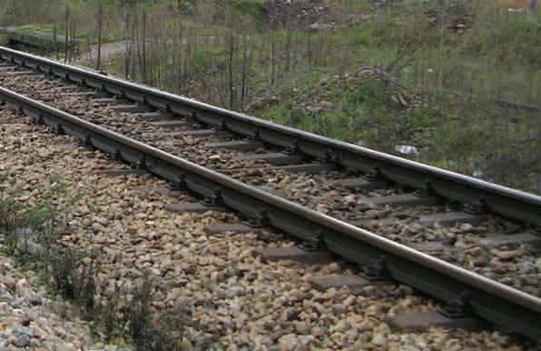 Şekilde de görüldüğü gibi çok sayıda demir atomu bir araya geldiğinde demir elementini oluşturur.