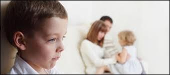 Çocuklar anne babalarının streslerine karşı daha hassas olabili yaşantısı üzerindeki etkilerinden korkabilir, anne babalarının sağlı sürekliliği gibi konularda endişe yaşayabilirler.