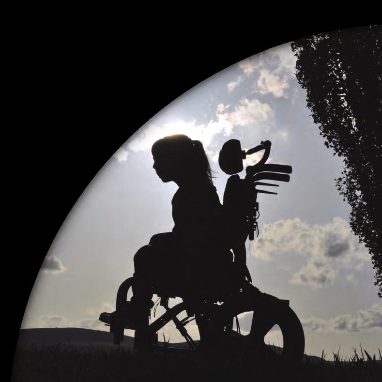 Opsiyonel Baş Desteği Manuel tekerlekli sandalye iç ve dış alanda kullanıma uygun,