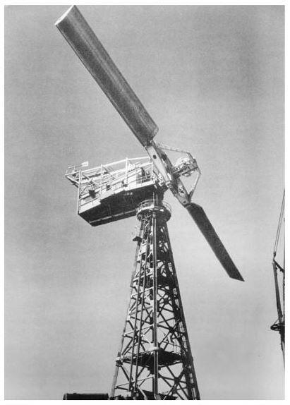Şekil 2.5 Smith-Putnam Rüzgâr Türbini [7] İkinci Dünya Savaşı nın ardından 1945 de İngiltere de başlatılan deneysel çalışmalar sonucunda, Enfeld da 10 kw gücündeki Andreu makinesi kurulmuştur.