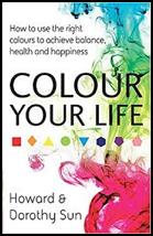 Molti colori vengono usati come supporto per il trattamento di malattie psicologiche. Howard Sun, fondatore dell organizzazione "Living Colour" ha condotto ricerche di psicologia e sviluppo personale.
