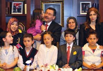 Bu duygularla güzel ülkemizin tüm çocuklarının Ulusal Egemenlik ve Çocuk Bayramını kutluyorum dedi.