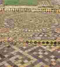 seramik karolar n kullan m Useage of the ceramic tiles as exterior coating material in architecture 121 Sanat / Tasar m Art / Design Tarihsel süreçte, Bat Anadolu daki örneklerde tuvalet ve banyo