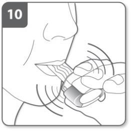 Bu pozisyonda yandaki düğmeler sağa ve sola bakmalıdır. Yandaki düğmelere bastırmayın. Ağızlığı ağzınıza yerleştirin ve dudaklarınızı ağızlığın etrafında sıkı bir şekilde kapatın.