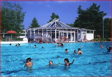 Das Leuze Kaplıca ve Rekreasyon Tesislerini (Stuttgart/Almanya) yaz aylarında günde 8000 kişi ziyaret etmektedir.
