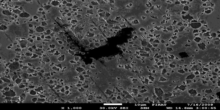 da %7 Ti ilaveli numunenin görüntüsüne bakıldığında Ti taneleri olan koyu renkli (siyah) bölgelerin varlığının diğer numunelere göre arttığı görülmektedir.