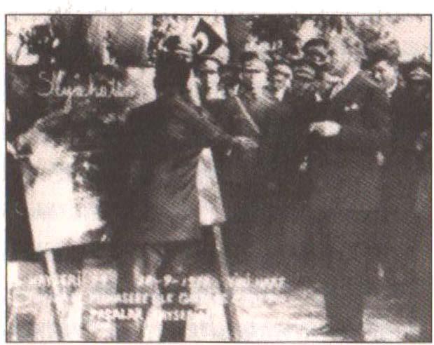 Atatürkün halka yeni harfleri tanıttığı fotoğrafi - draug.net