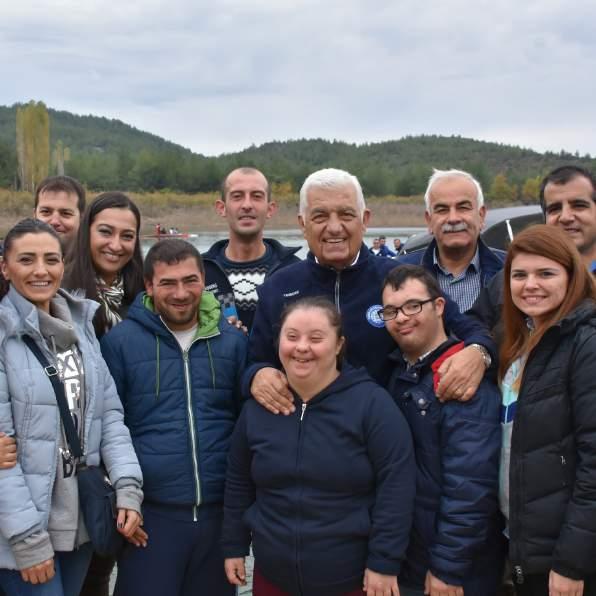 -Muğla da Büyükşehir Belediyesi ve GEKA işbirliği ile hayata geçirilen Ula Göleti Projesi, vatandaşların tertemiz havada yürüyüş yapabilecekleri, bisiklet