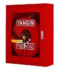 Yangın İhbar Butonu: Koridorlarda yangın ihbar için bulunan kırmızı kutunun ortasındaki butona basılarak