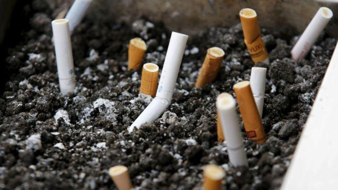 Sigara içmenin serbest olduğu alanlarda, biten sigaranızı söndürdüğünüzden emin olun, izmariti yere ya