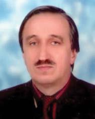 İzzet Öztürk 1954 yılında, Karabük-Eflani de doğdu. 1976 yılında İstanbul Teknik Üniversitesi İnşaat Fakültesinden mezun oldu.