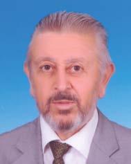 1976 yılında, Ankara Devlet Mühendislik Mimarlık Yüksekokulu İnşaat Mühendisliği Bölümünden mezun oldu. 1975 yılında şantiye mühendisi olarak çalıştı. Daha sonra mühendis ve müteahhitlik yaptı.