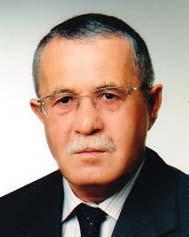 Özel sektörde şantiye şefliği yaptı. İstanbul Belediyesi İmar Müdürlüğünde memur statüsünde göreve başladı.