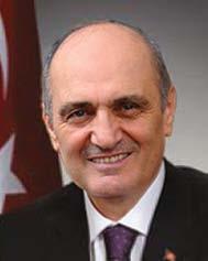 Erdoğan Bayraktar 1948 yılında, Trabzon-Of ta doğdu.