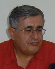 Kendi şirketini kurarak yurtiçi ve yurtdışında görev yaptı. İsmail Çalışkan 1951 yılında, Sivas-Zara da doğdu.