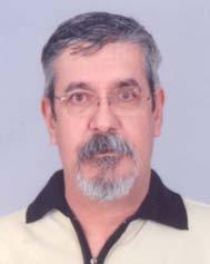 Vedat Kandemir 1954 yılında, Kavacık ta doğdu. 1976 yılında, Eskişehir Devlet Mühendislik Mimarlık Akademisi İnşaat Mühendisliği Bölümünden mezun oldu.