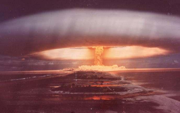 Nükleer bombalar Yeryüzüne dönen bu partiküllerde çeşitli yollarla insana ulaşır ve kana karışırlar. Bunlardan en tehlikelisi Stronsiyum 90 dır. Cs 137 dir.