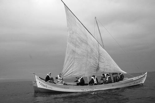 Araplar üçgen (Latin) yelkeni icat ederek rüzgarı verimli kullanmayı sağladılar.