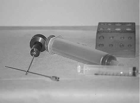 Şekil 15. Yağ transferinde kullanılan bazı cihazlar. Anaerobik transferde kullanılan alet bu resimde gösterilmemiştir.