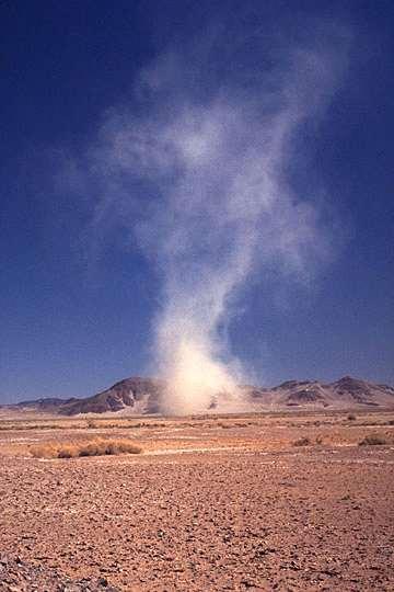 örnek: Bir toz şeytanının fotoğrafı (kurak ve yarı kurak bölgelerde, sıcak mevsimde havanın çevresine göre