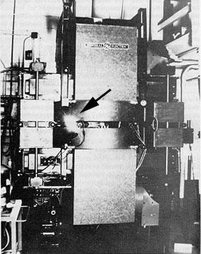 Şekil 2.1 İlk gözlenen sinkrotron ışınımı (Bozduman 2008) Fakat sinkrotron ışınımı fikri 19. yüzyıla kadar uzanır.