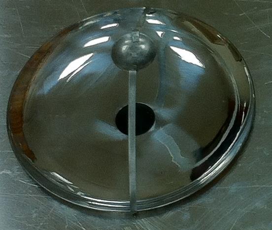 110 Şekil 5.10. Çukur ve tümsek ayna sistem şematiği Sistemde kullanılan ayna yapısı olarak Al malzeme kullanıldı. Ayna kısımları polisaj tekniği kullanılarak parlatıldı.