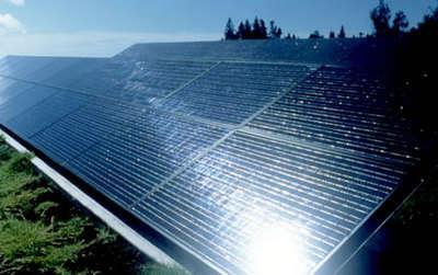 Güneş enerjisinden yararlanmak için kullandığımız diğer bir teknoloji de güneş panellerdir.