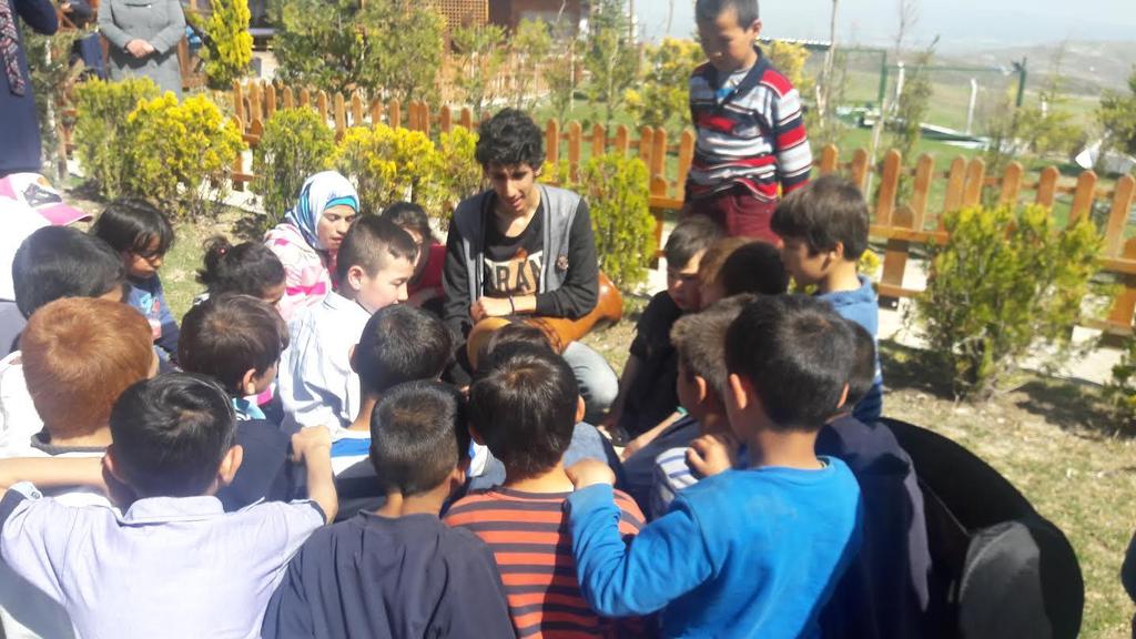 GÖÇMENLERE YÖNELİK PROJELER Nevşehir de göçmen öğrencilerin yoğun olduğu bir okulumuzda yaşanan uyum sorunlarını azaltmak amacıyla çocuk oyunları ile ilgili bir proje yürütülmüştür.