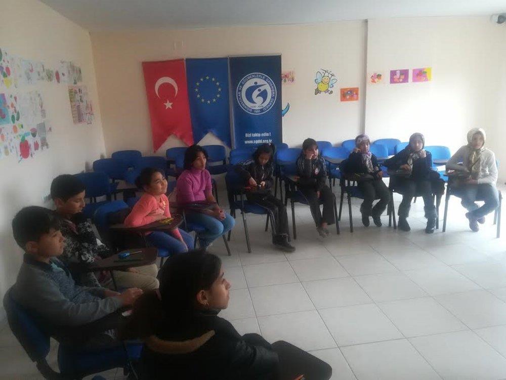 GÖÇMENLERE YÖNELİK PROJELER Bu atölyeler vasıtası ile Nevşehir de eğitim gören göçmen ilköğretim öğrencilerinin ev sahibi ülke öğrencileri ile entegrasyonunun sağlanması ve