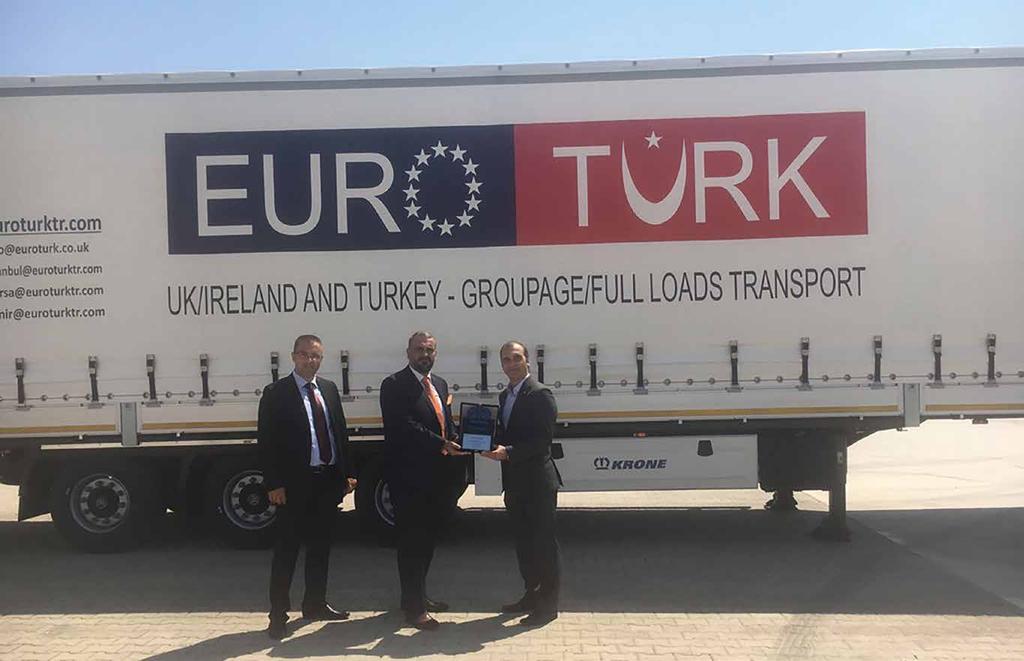 B ir mega treyleri ilk kez üreten ticari araç üreticisi ünvanına sahip olan Krone, Türkiye deki faaliyetlerine yeni başlayan EuroTurk Lojistik e 10 adet Mega Liner teslimatı gerçekleştirdi.