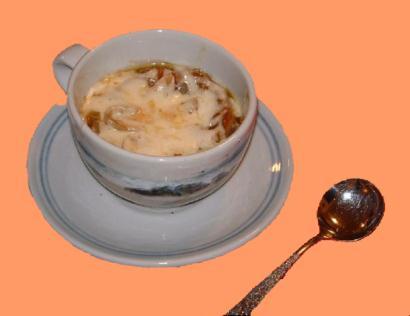 3.1.3. Fransız Usulü Soğan Çorbası Resim 3.15: Soğan çorbası Fransız milli çorbası olan soğan çorbası yapılışı ve servisi itibariyle basittir.