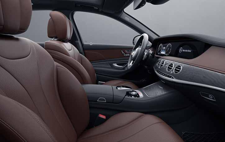 karbon-fiber/siyah piyano boyası süslemeler 1 1 2 Özel donanım. Mercedes-AMG S 63 4MATIC+ ve AMG Plus 3 için standart donanım.