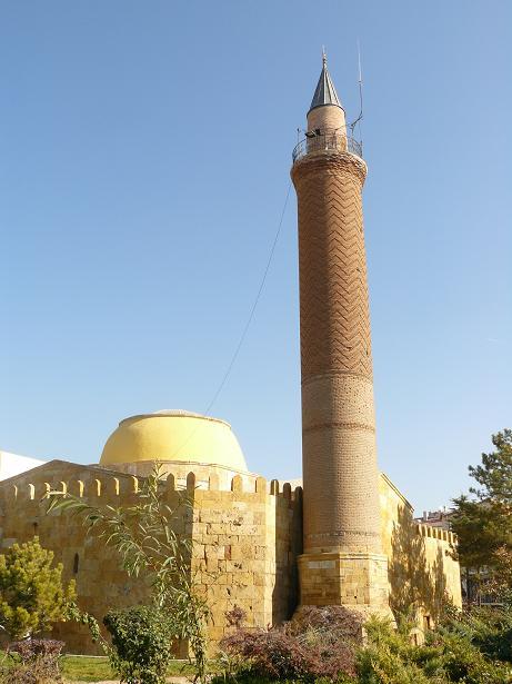 Sırlı bezenmiştir. iki uzanmaktadır. inayeti Minarenin, XIX. Kırşehir'den Daha tarihli Vakıflar ibadete bildirilmektedir.