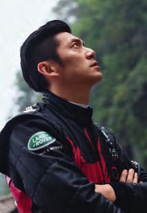Ho-Pin Tung Hollanda da doğdu. Kendisi, 2017 de, 24 Saatlik Le Mans yarışında zafer kazanan ilk Çinli sürücü oldu.