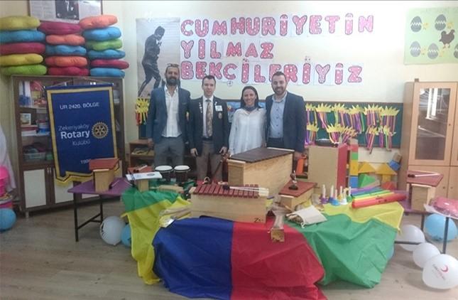 Projenin sponsoru Zekeriyaköy Rotary Kulübümüz Dönem Başkanı Sinan Veziroğlu ve beraberinde gelen yönetim kurulu üyeleriyle Sınıfın