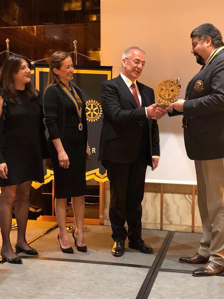4 Nisan 2018 günü akşamı Yeniköy Rotary Kulübümüzün Meslek Üstün Hizmet Ödülü Töreni vardı ve Ödülü TÜSİAD Başkanı Sayın Erol Bilecik e takdim