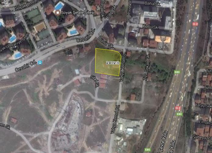 Topoğrafik açıdan eğimlidir. 2432 Ada 6 Parsel; 5210,9 m² yüzölçümlüdür.